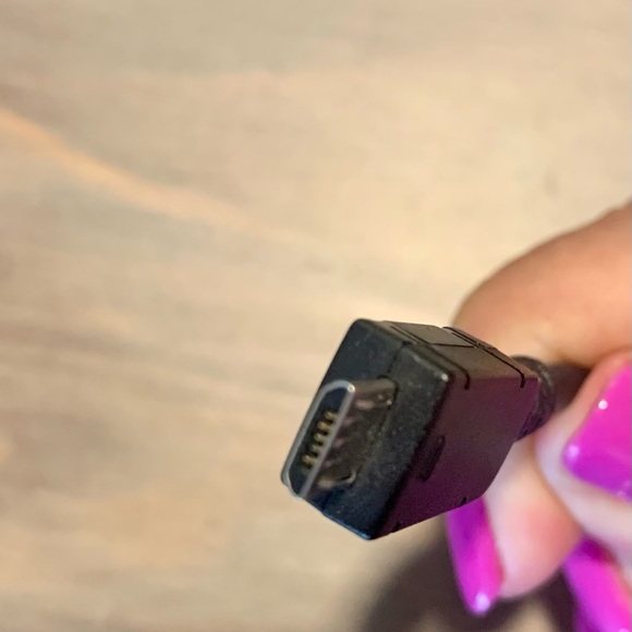 Coiled cord car phone charger, Micro usb, black - Picture 4 of 6